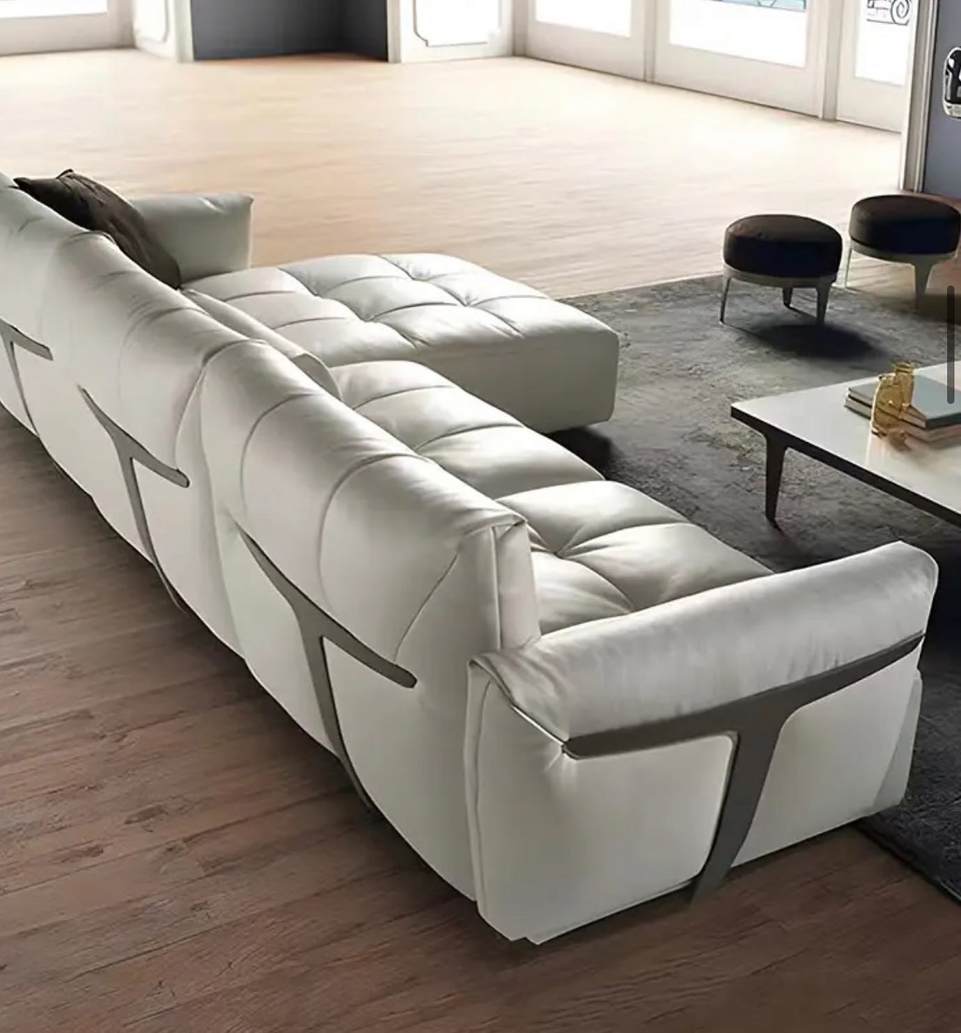 Lounge 83