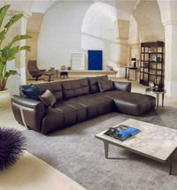 Lounge 83